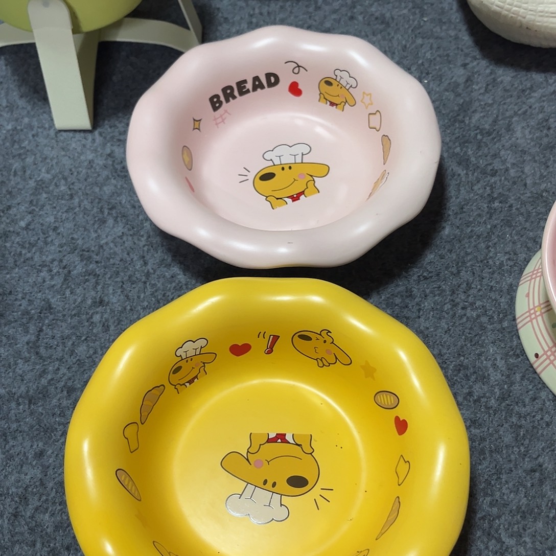 陶瓷7寸花边盘面包小狗