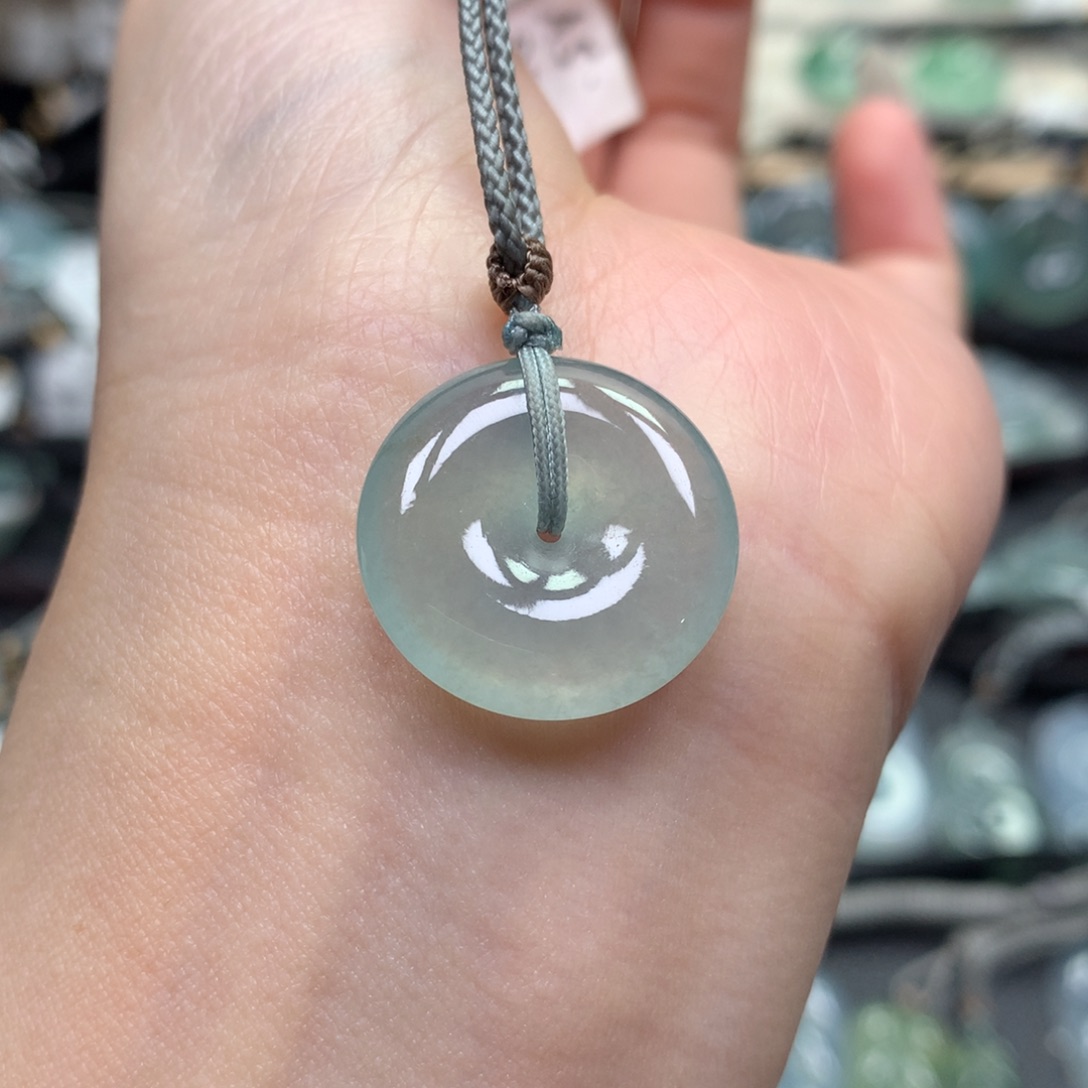 翡翠颈饰未镶嵌扣子