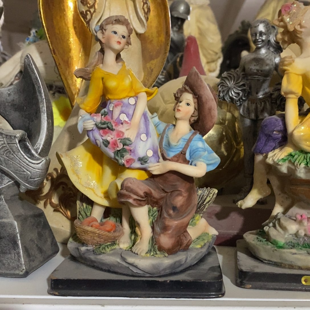 卡****树脂默认微瑕 树脂摆件