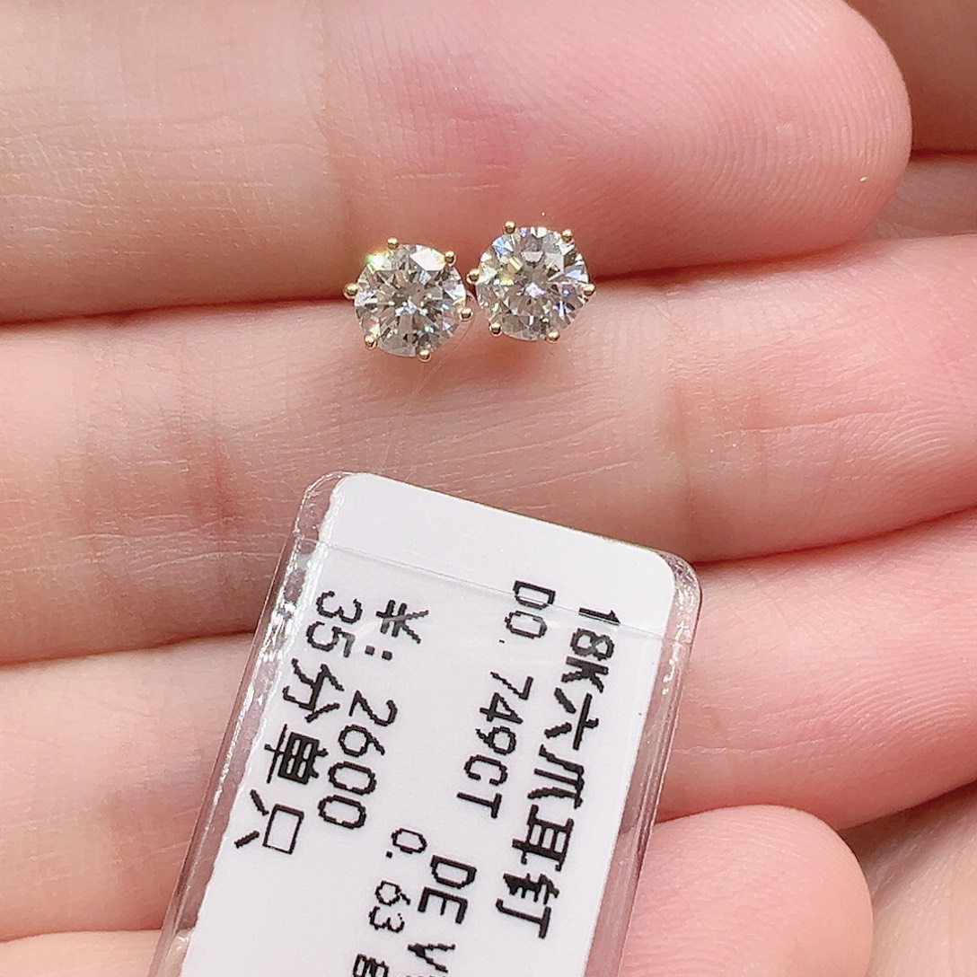 18K金镶嵌实验室培育钻石套链单颗35分，一对六爪耳钉k黄