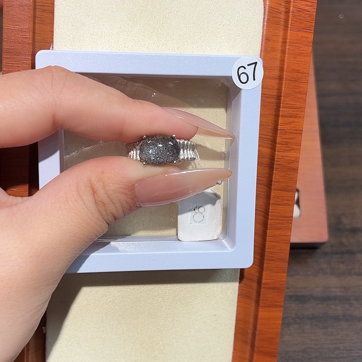 王****银S925镶嵌戒指水晶