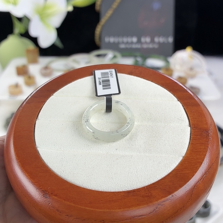 和田玉（糖玉）未镶嵌戒指i17黑芝麻圆条18.1不退换