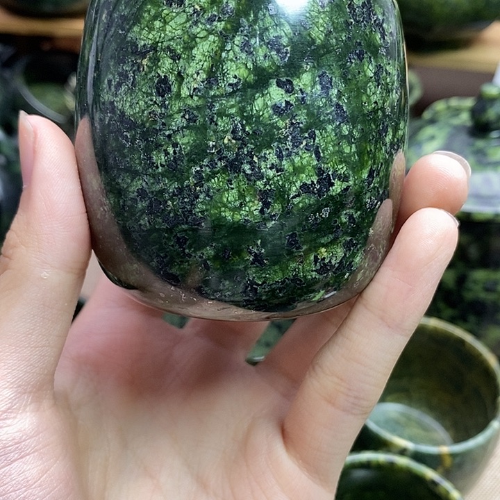 蛇纹石玉未镶嵌大肚杯星*