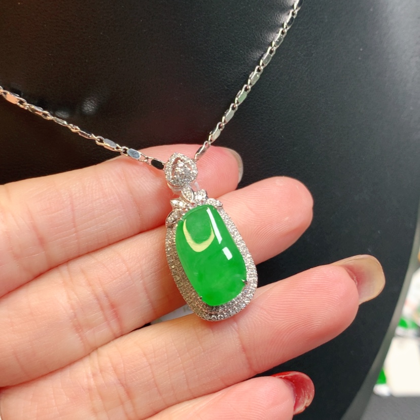 【闪购商品】翡翠吊坠(赠链)18K金镶嵌