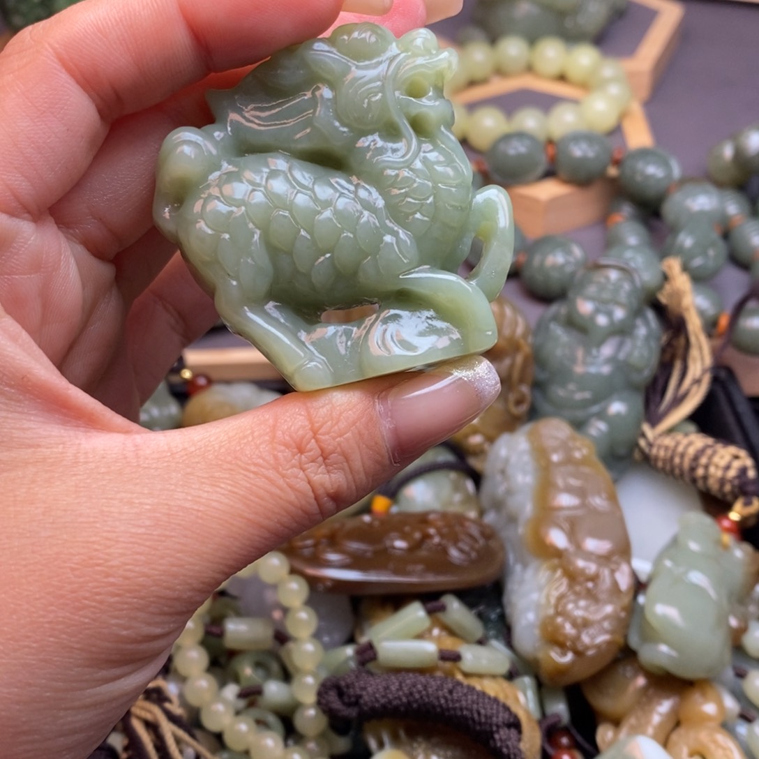 和田玉颈饰未镶嵌