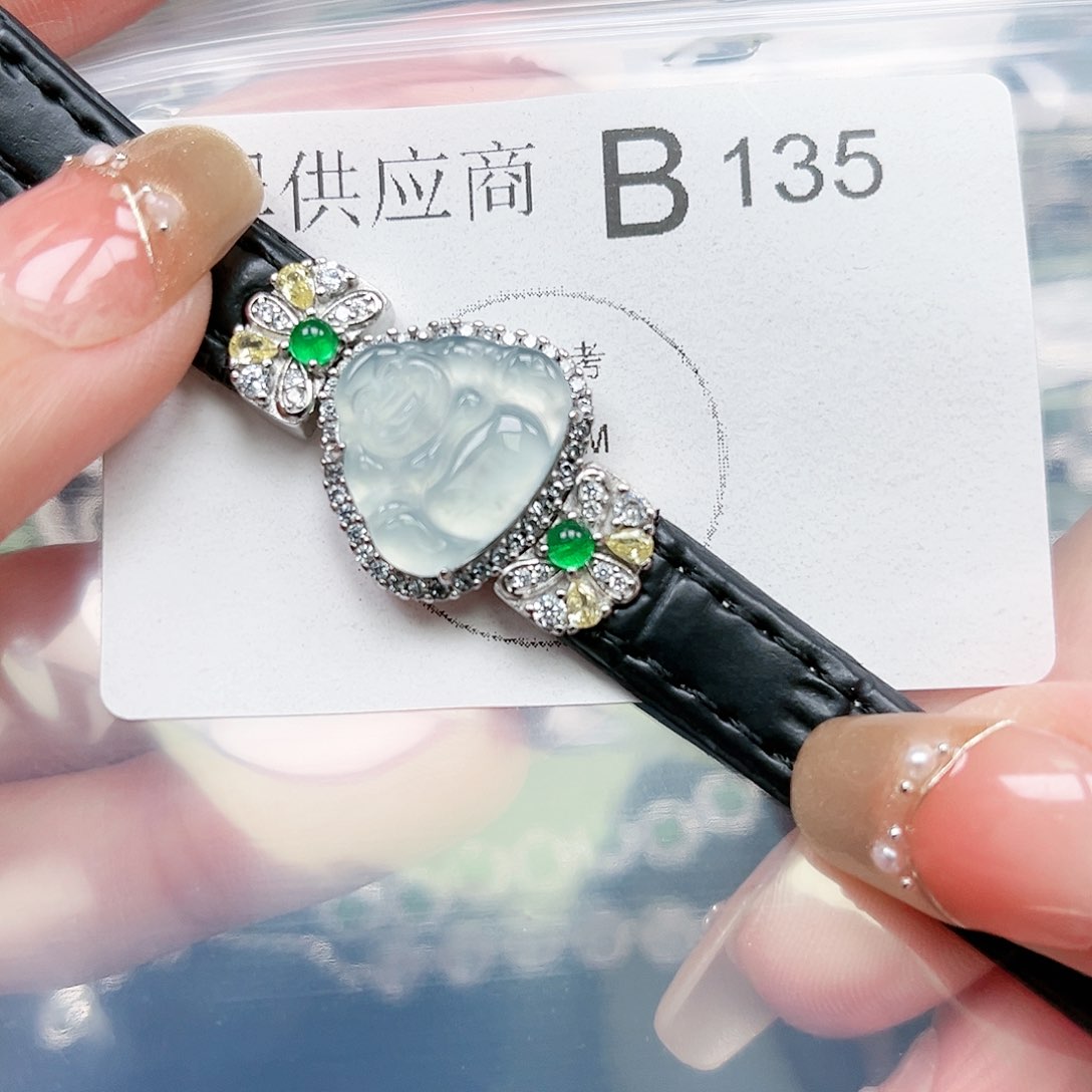 翡翠颈饰未镶嵌翡翠135