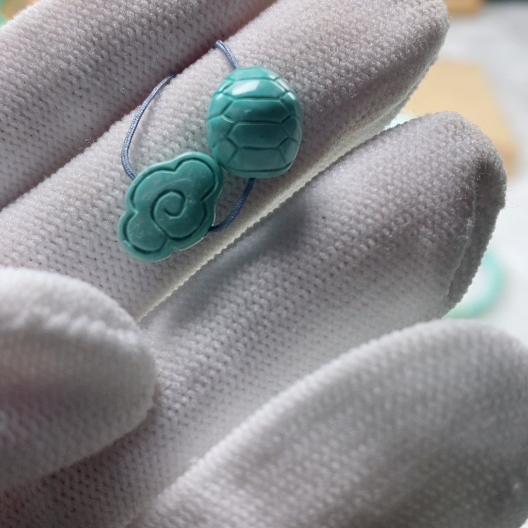 绿松石颈饰未镶嵌