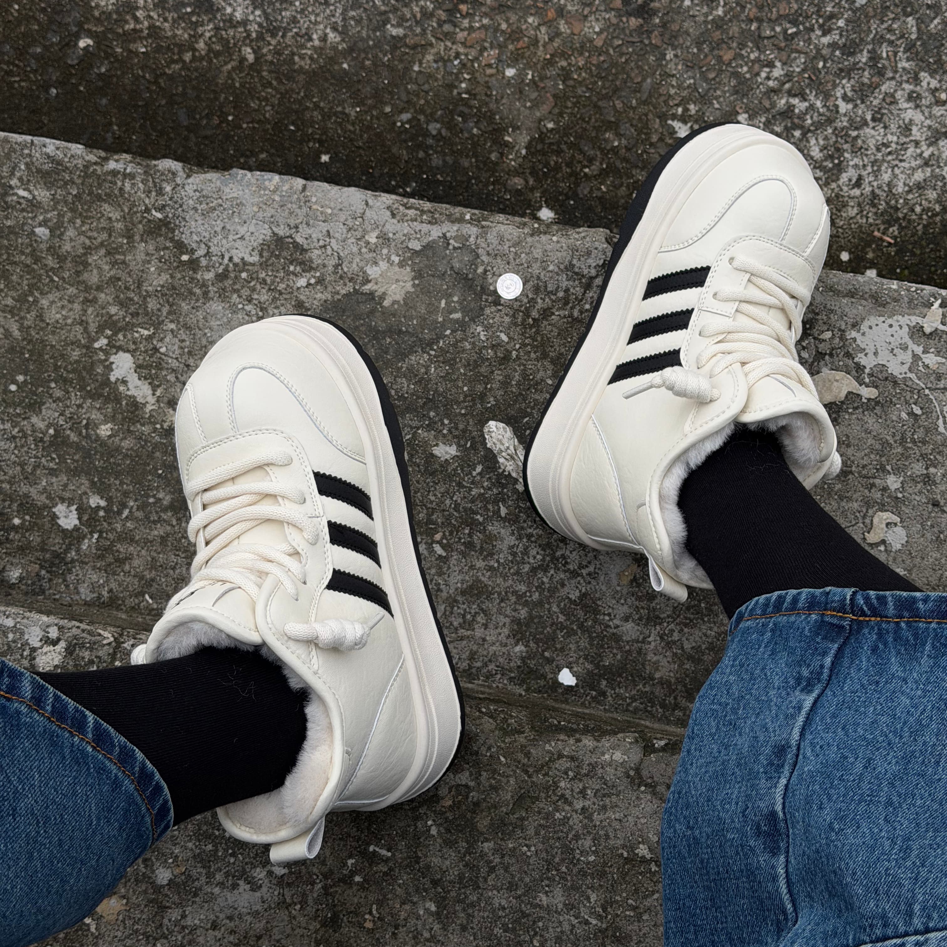 2025年冬季新款厚底保暖雪地靴套筒皮面拼接女休闲棉鞋