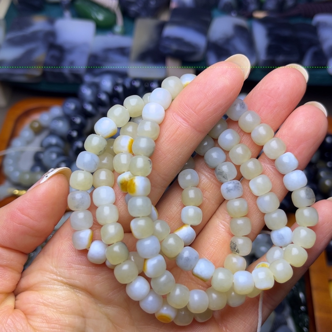 和田玉未镶嵌手串