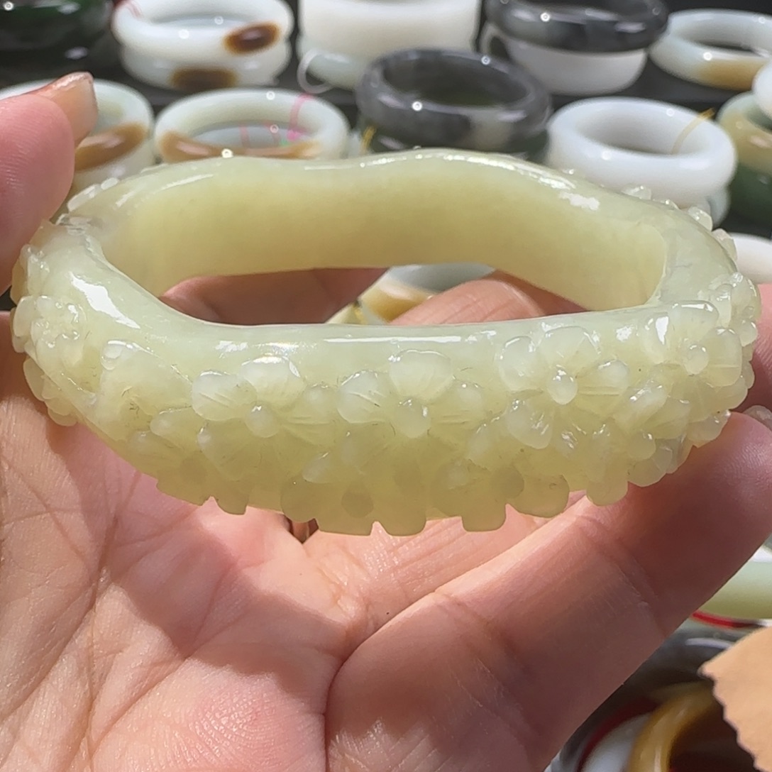 和田玉手镯未镶嵌