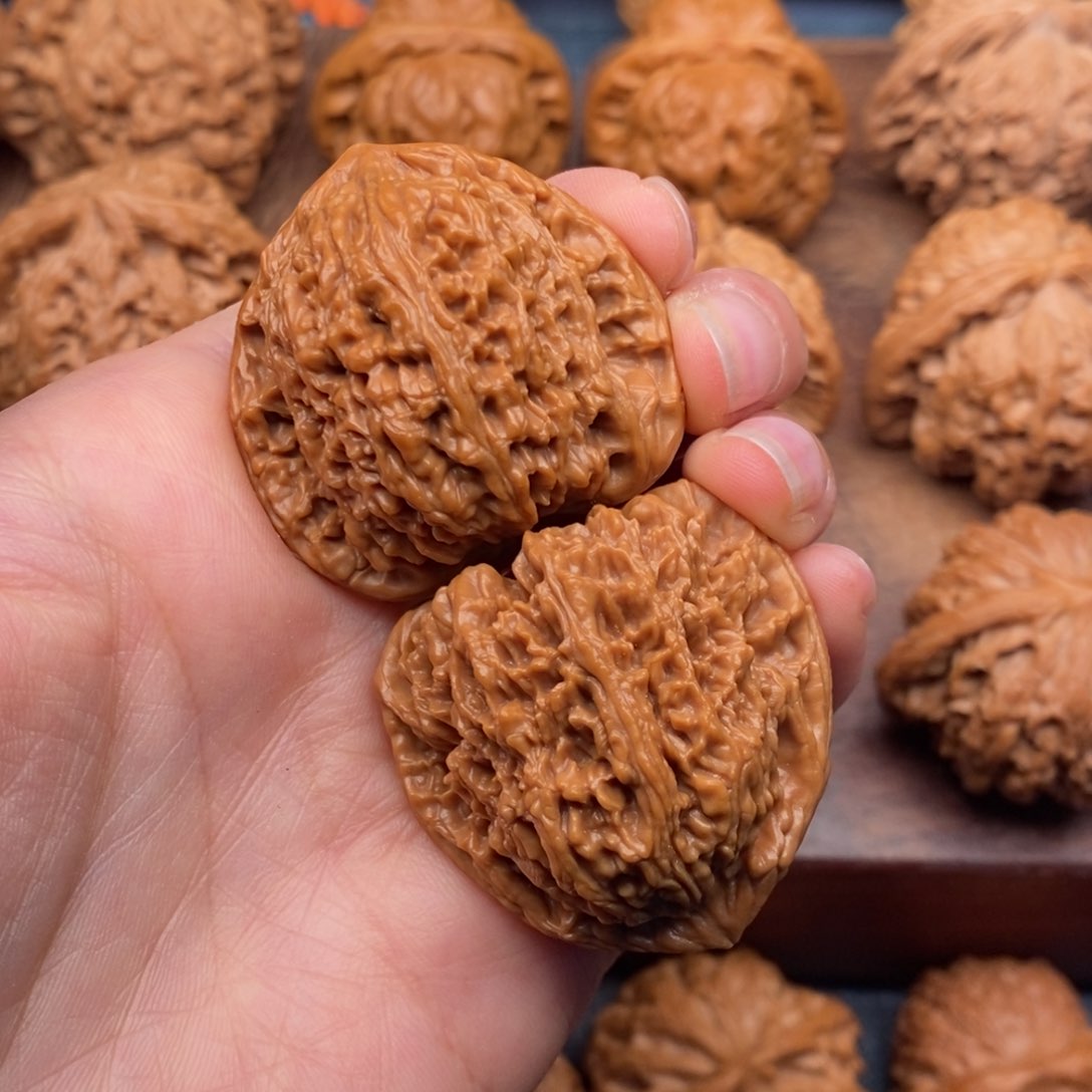 文玩核桃把件37.5凹底三角疆