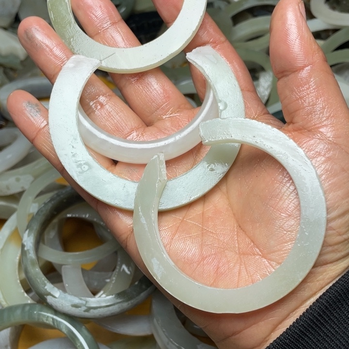 和田玉未镶嵌珠宝半成品