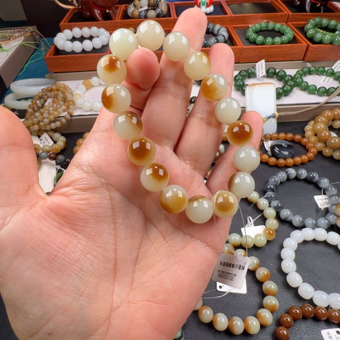 和田玉手链未镶嵌忆****?