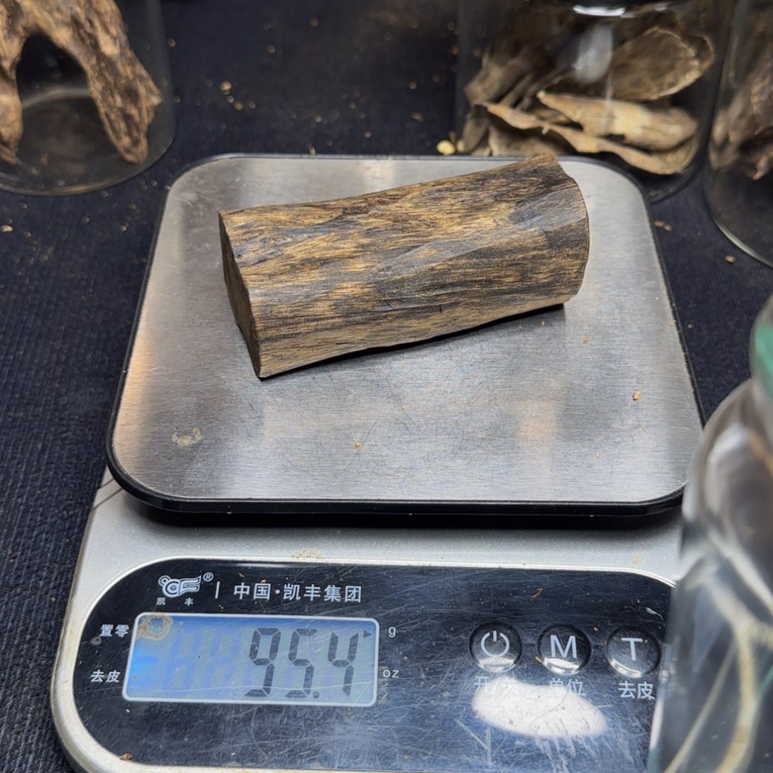 道***然沉香沉香碎屑天然野生达拉干95.