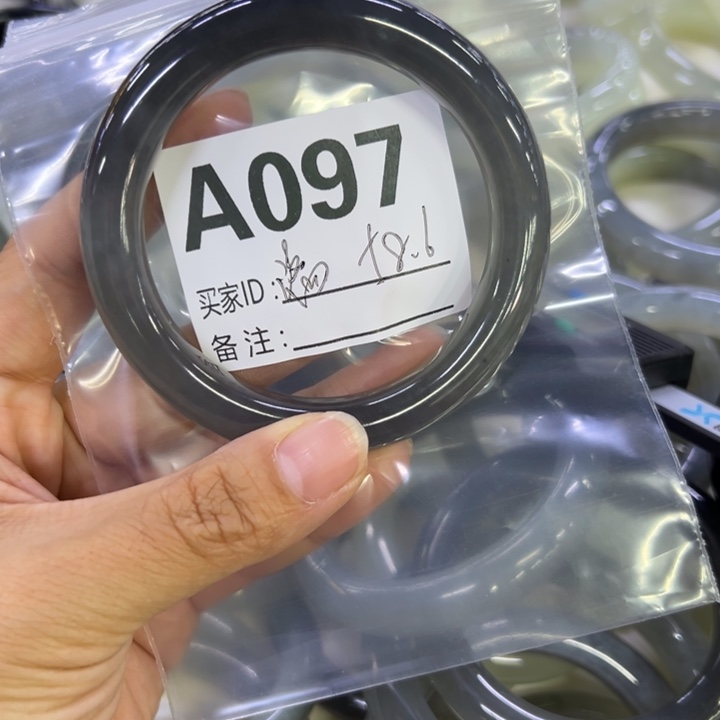 A***煙蛇纹石玉未镶嵌手镯