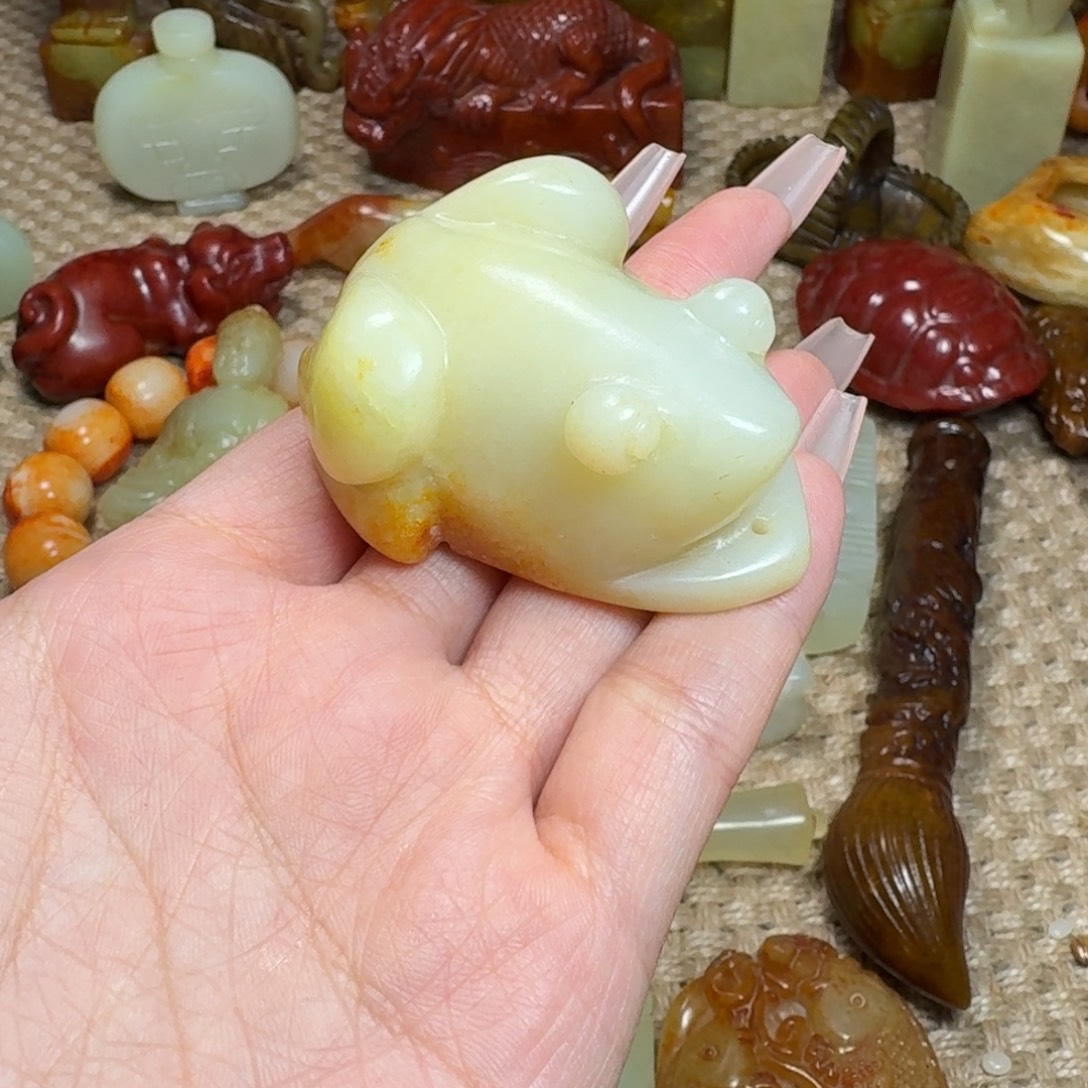 蛇纹石玉未镶嵌颈饰