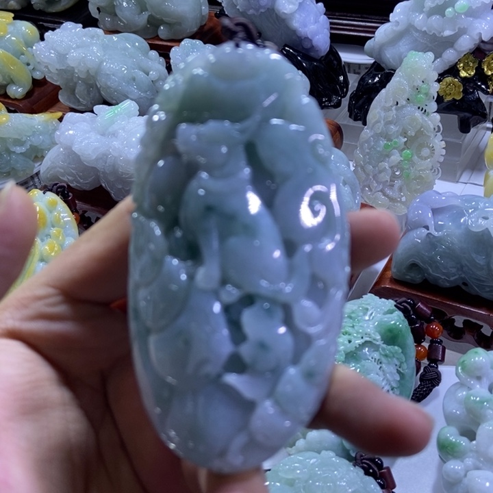 翡翠未镶嵌把件旺财