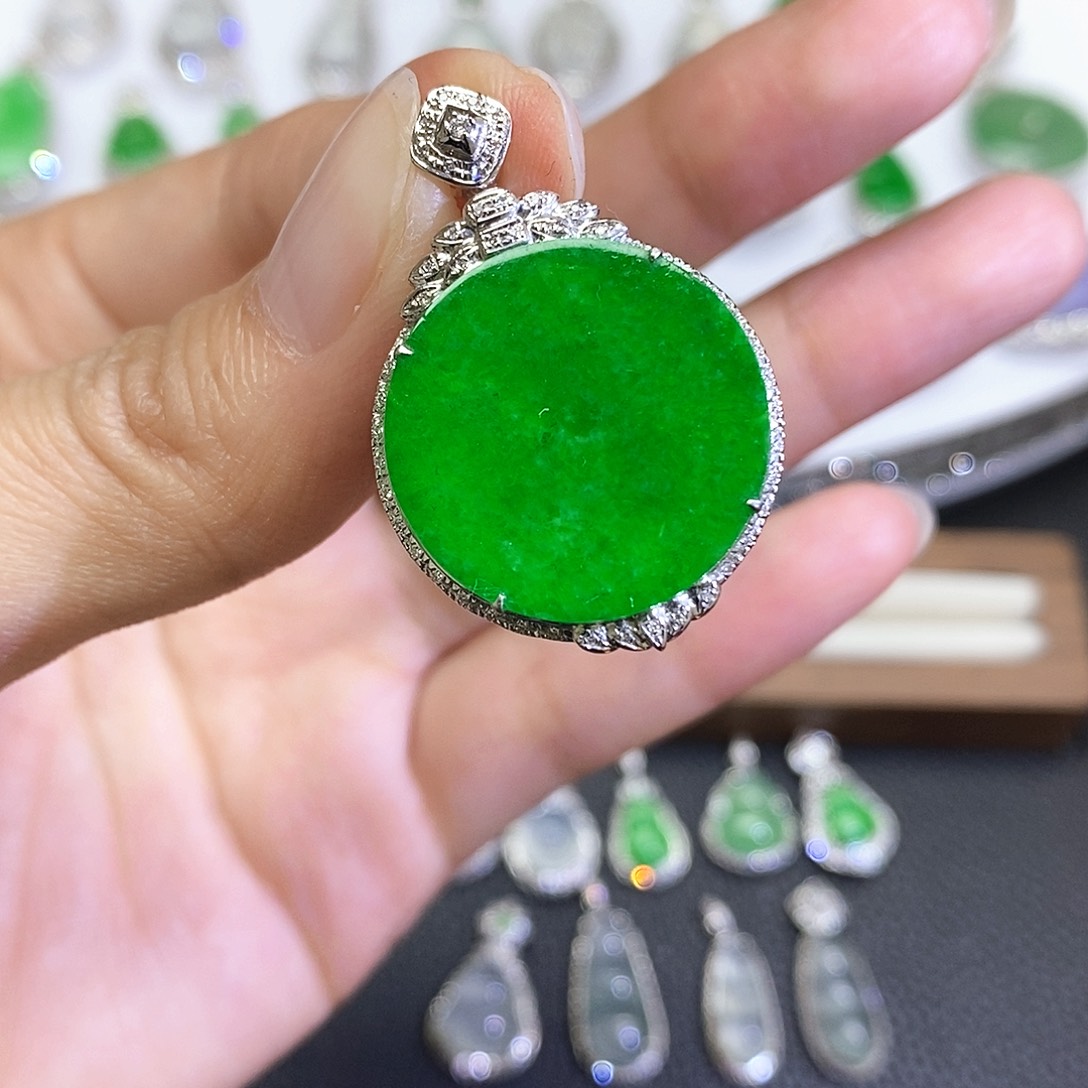 翡翠18K金镶嵌吊坠(不含链)