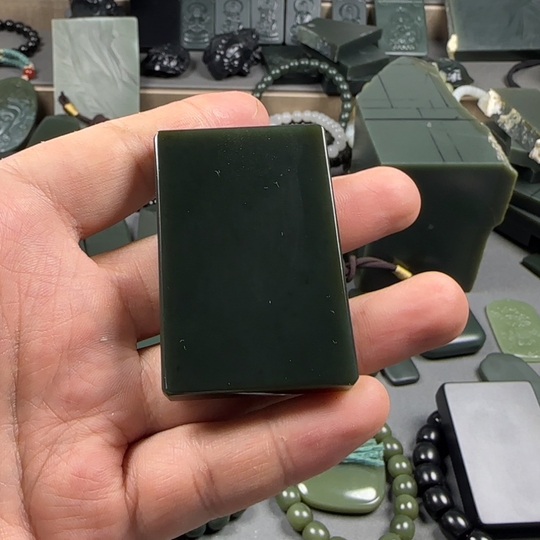 吊坠(不含链)未镶嵌和田玉（青玉）R**、