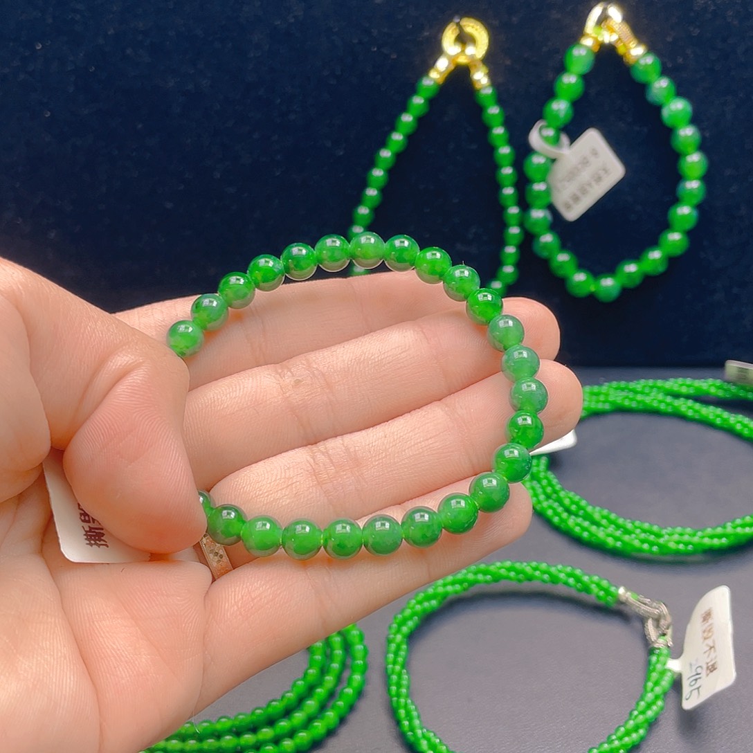 翡翠未镶嵌项链     