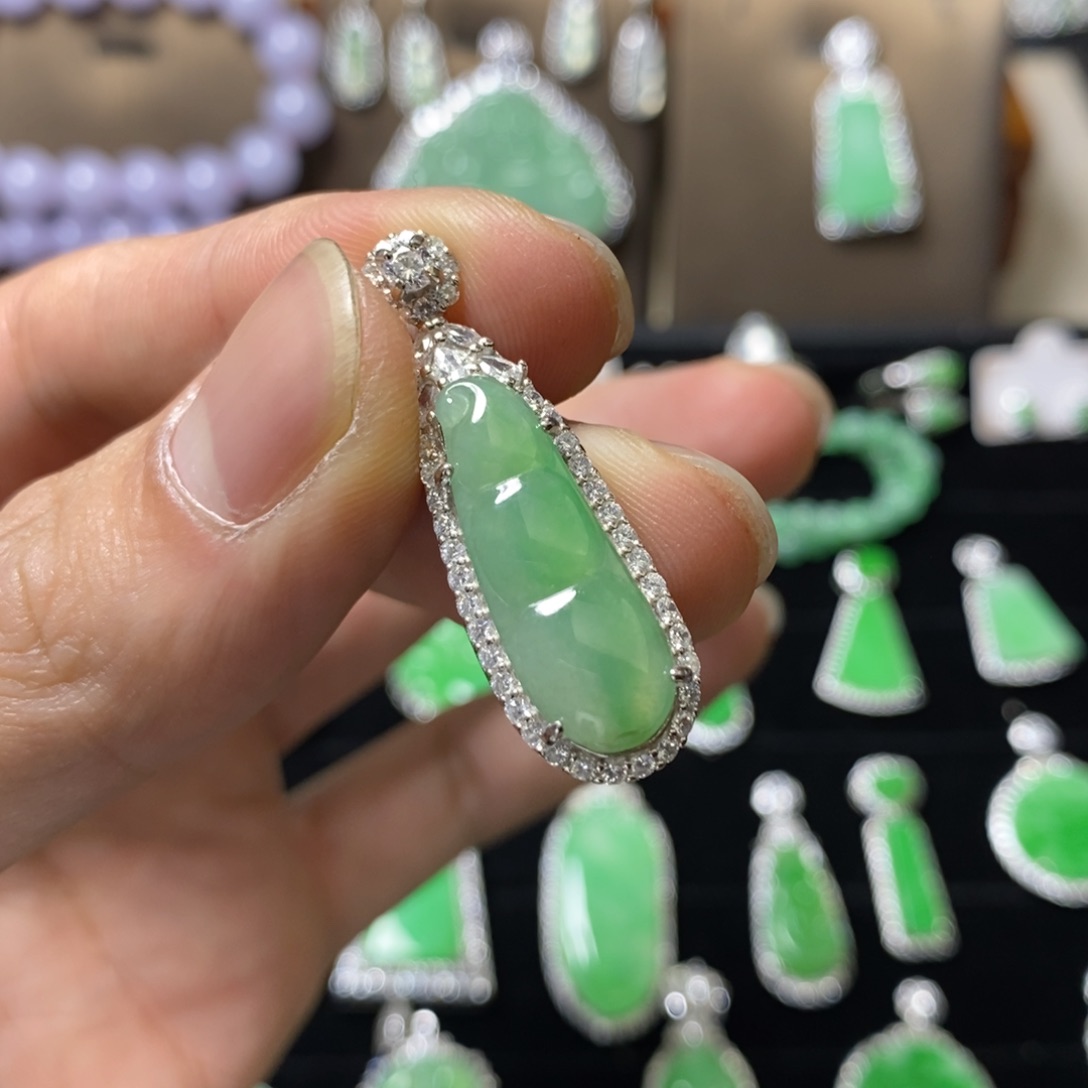 翡翠颈饰银S925镶嵌天然翡翠