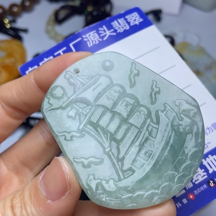 翡翠颈饰未镶嵌翡翠