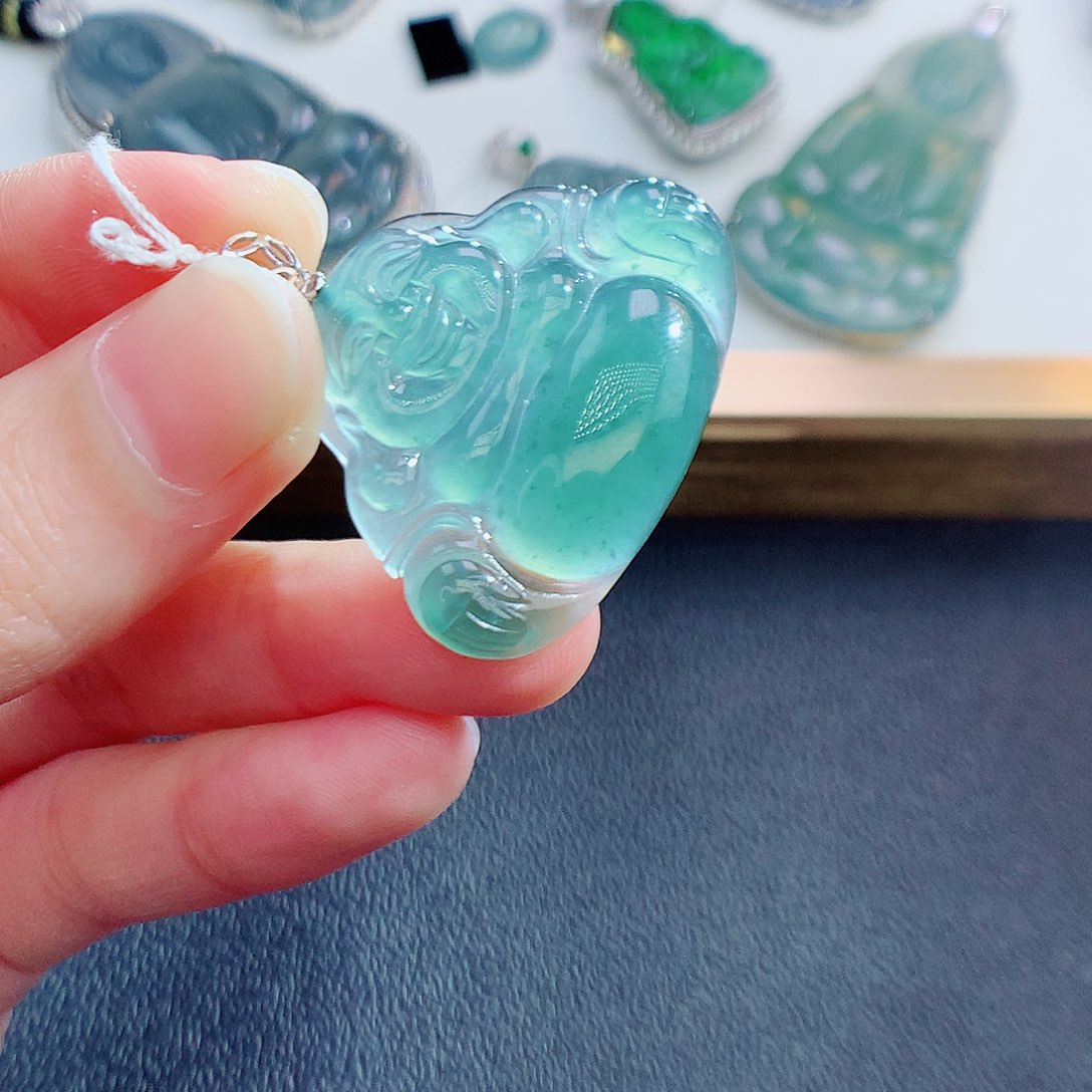 翡翠颈饰未镶嵌翡翠