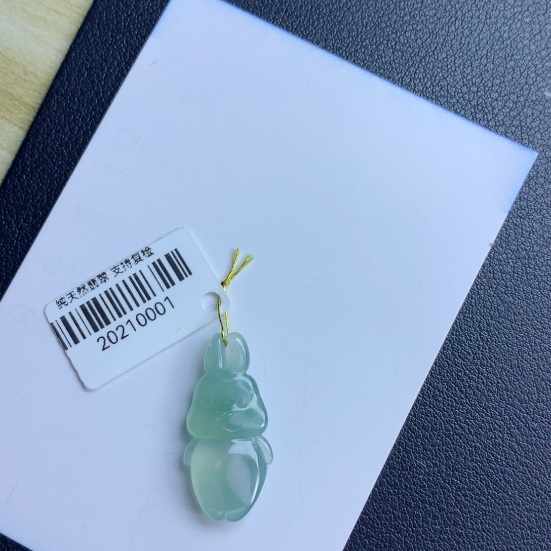 翡翠颈饰未镶嵌兔子