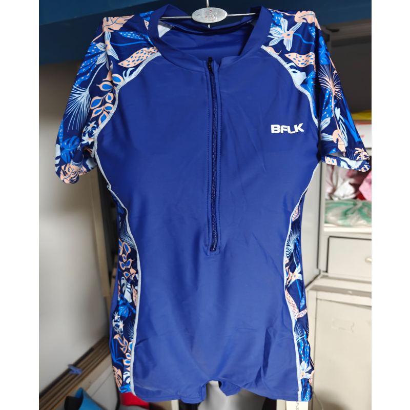 女款连体训练平角保守泳装遮肚显瘦适合经常游泳的时尚泳衣