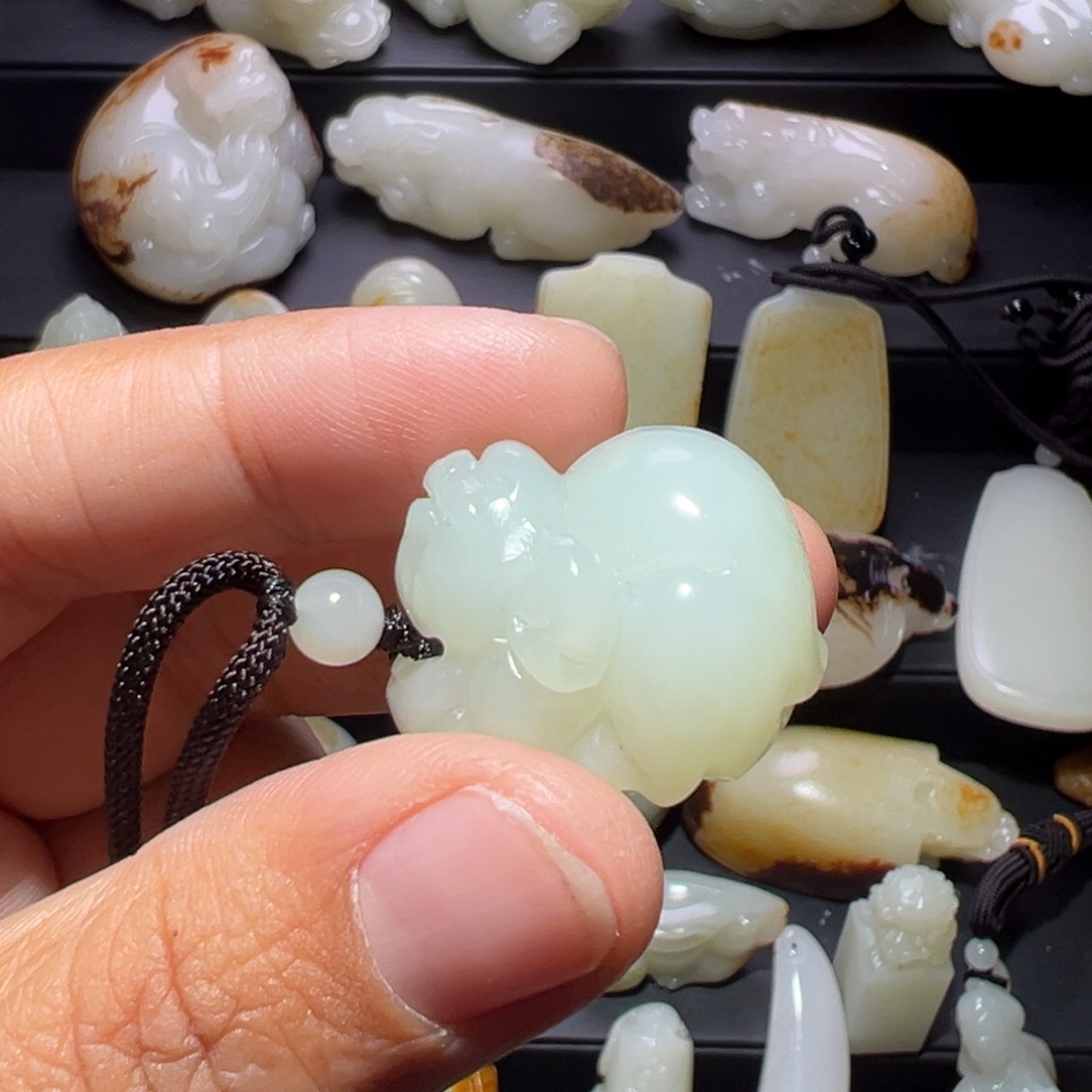 冬***华和田玉未镶嵌颈饰