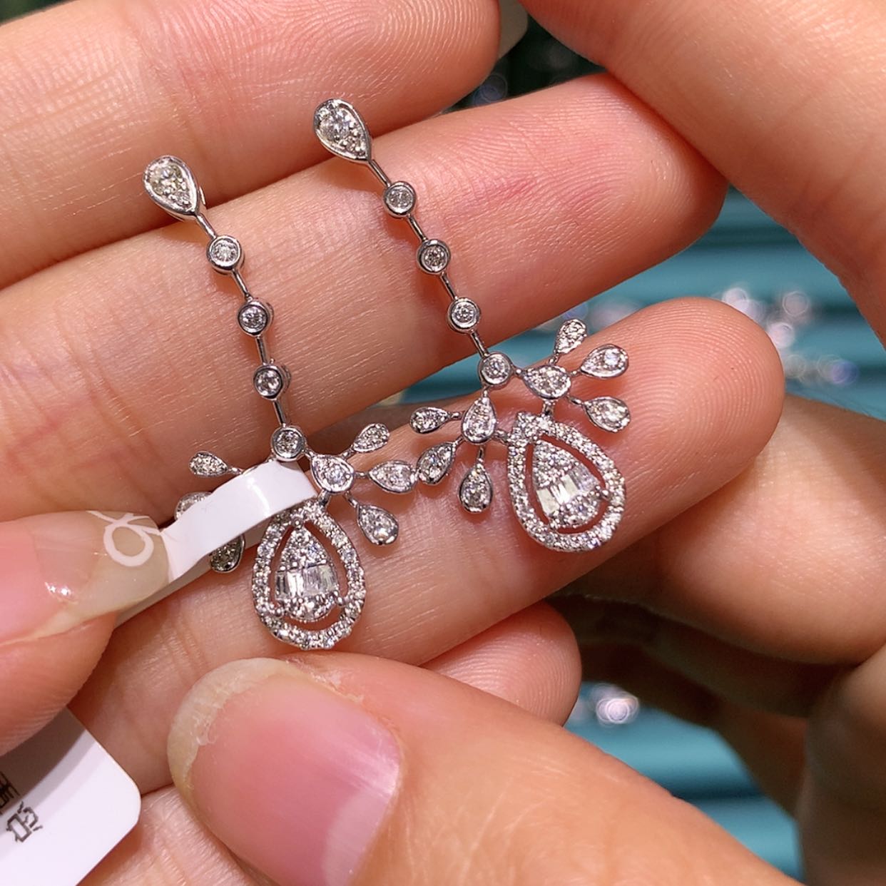 【闪购商品】钻石耳饰18K金镶嵌钻石耳钉