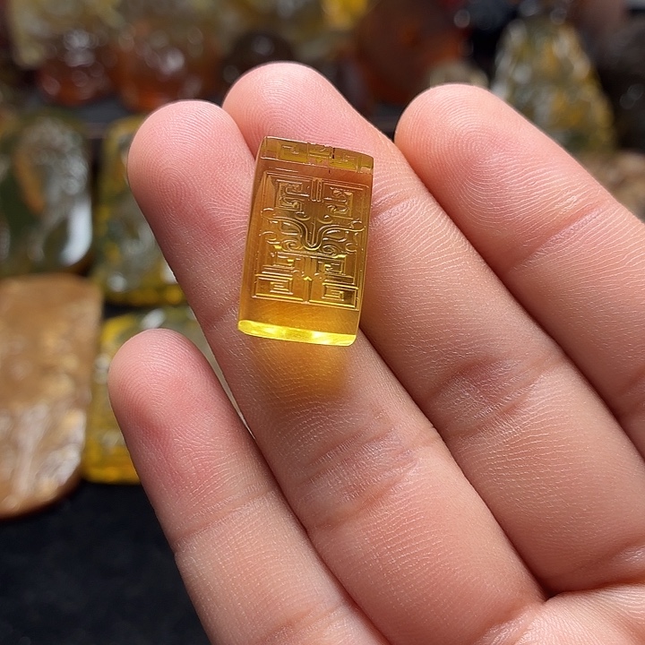 琥珀未镶嵌颈饰26