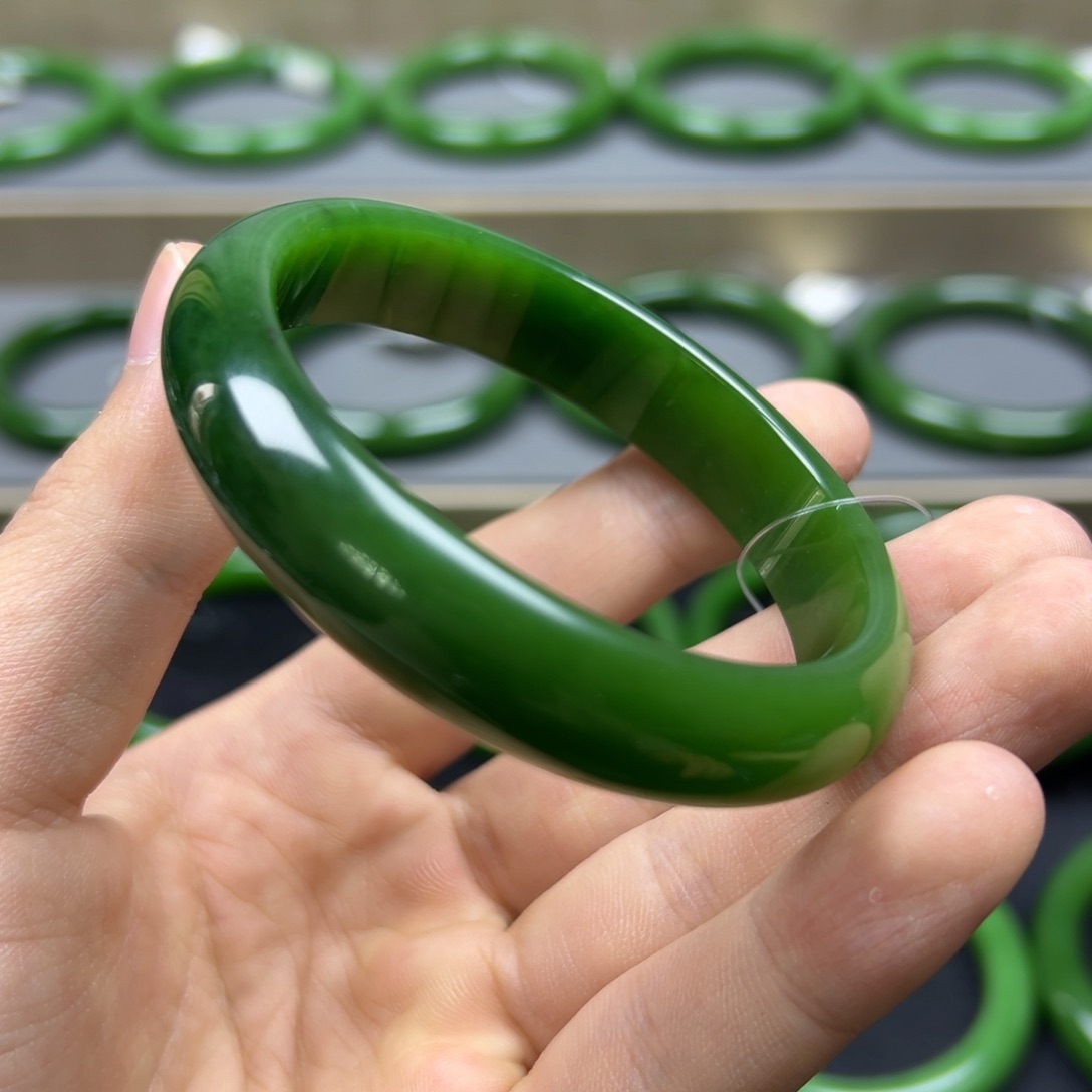 和田玉（碧玉）未镶嵌手镯