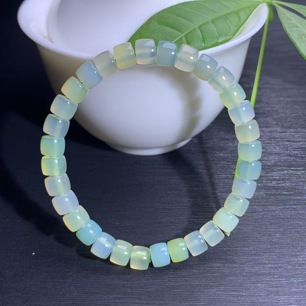 【金钰尚品】绿玛瑙葡萄绿多荧光老形状直切手串-7mm夏日冰感果冻感