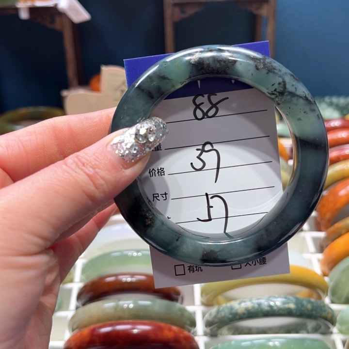 蛇纹石玉手镯未镶嵌安**?