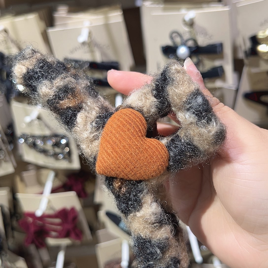 非金属桔色爱心豹纹抓夹