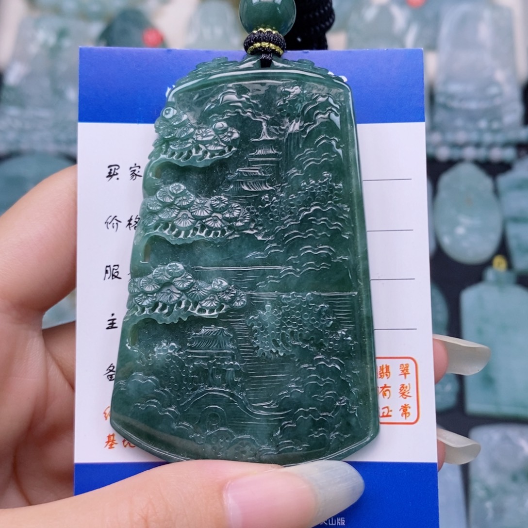 翡翠未镶嵌颈饰山水