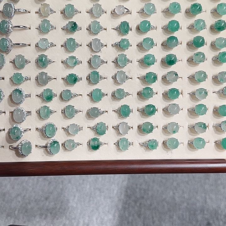 石英质玉（非洲翠）未镶嵌手镯开口戒指