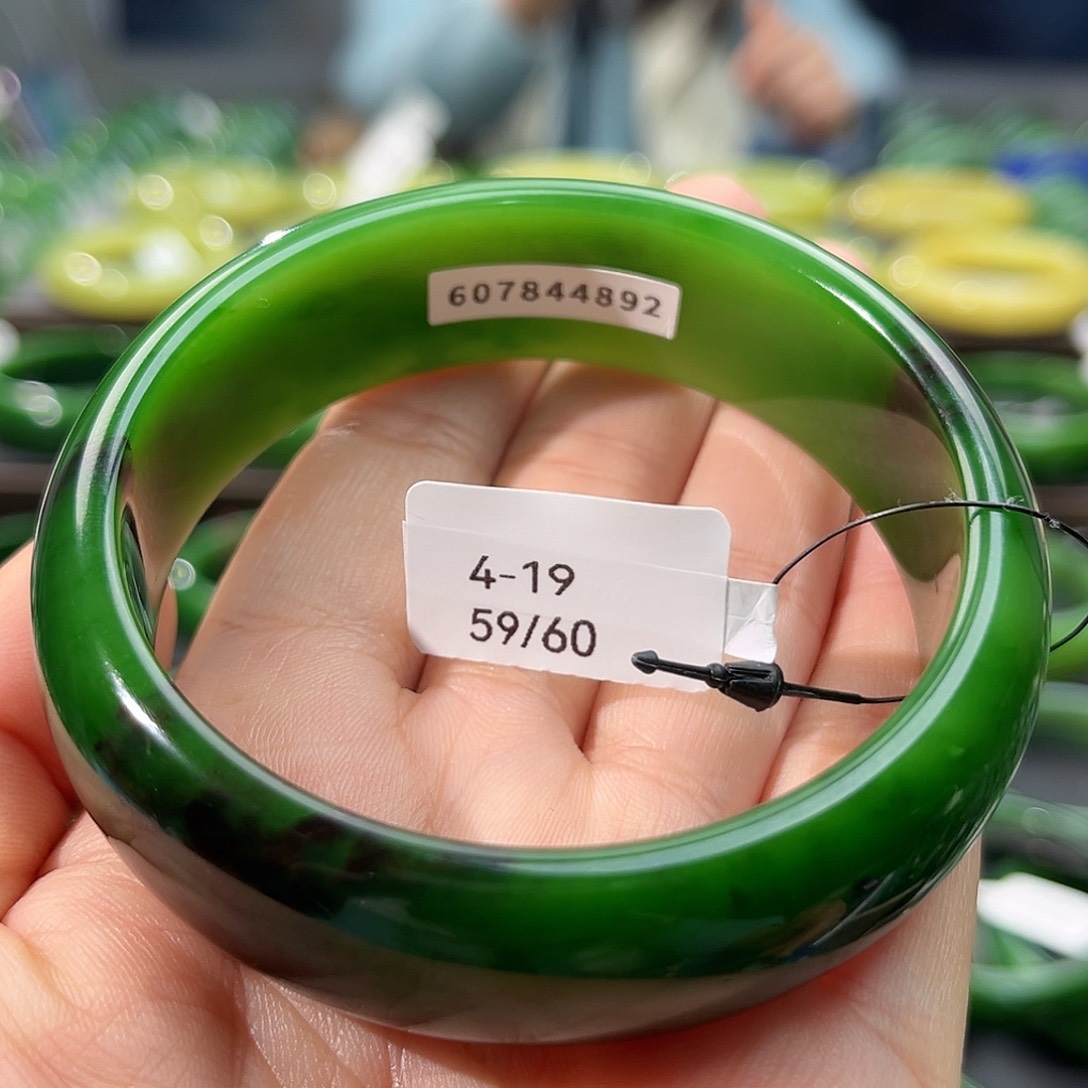 和田玉（碧玉）手镯未镶嵌