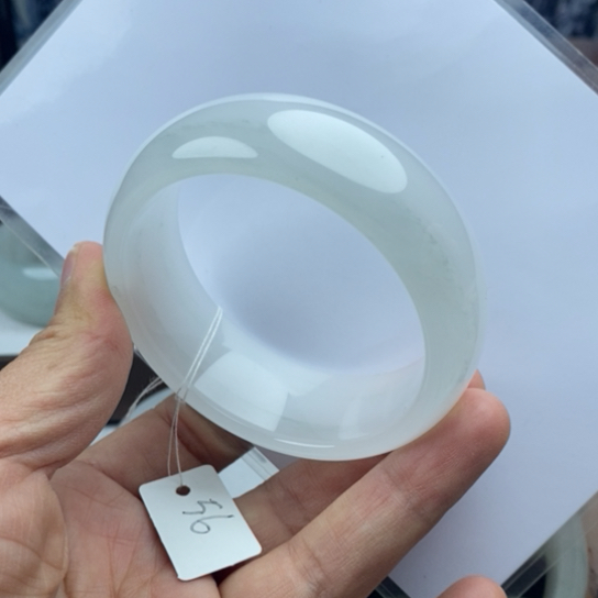 杨***胎石英质玉（金丝玉）未镶嵌手镯