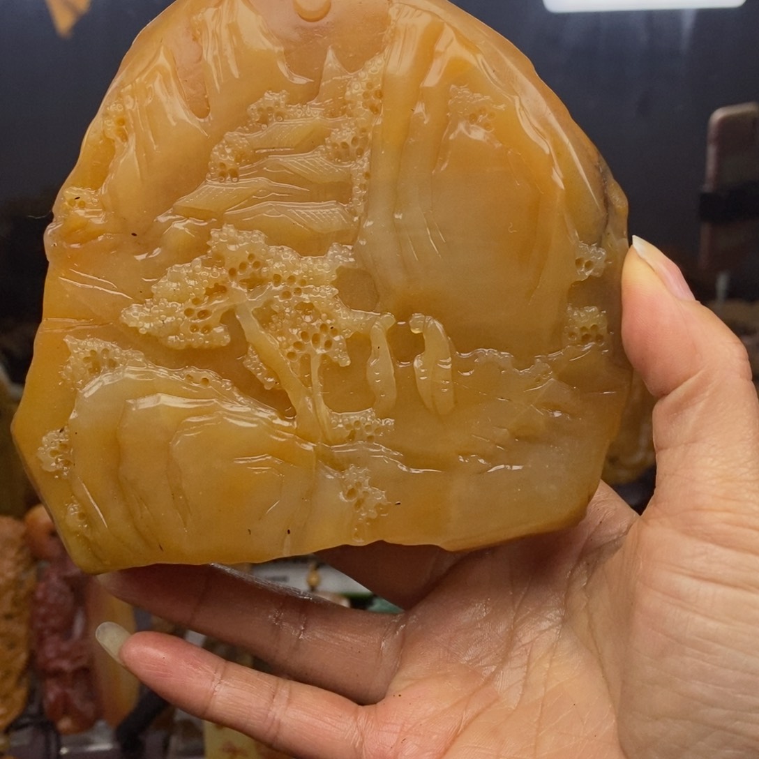 未镶嵌石英质玉（黄龙玉）颈饰