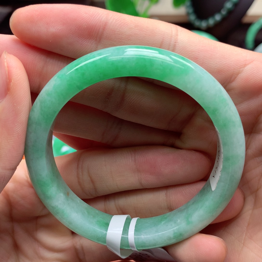 翡翠手镯未镶嵌缅甸翡翠