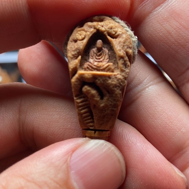 纯手工桃核佛龛三通