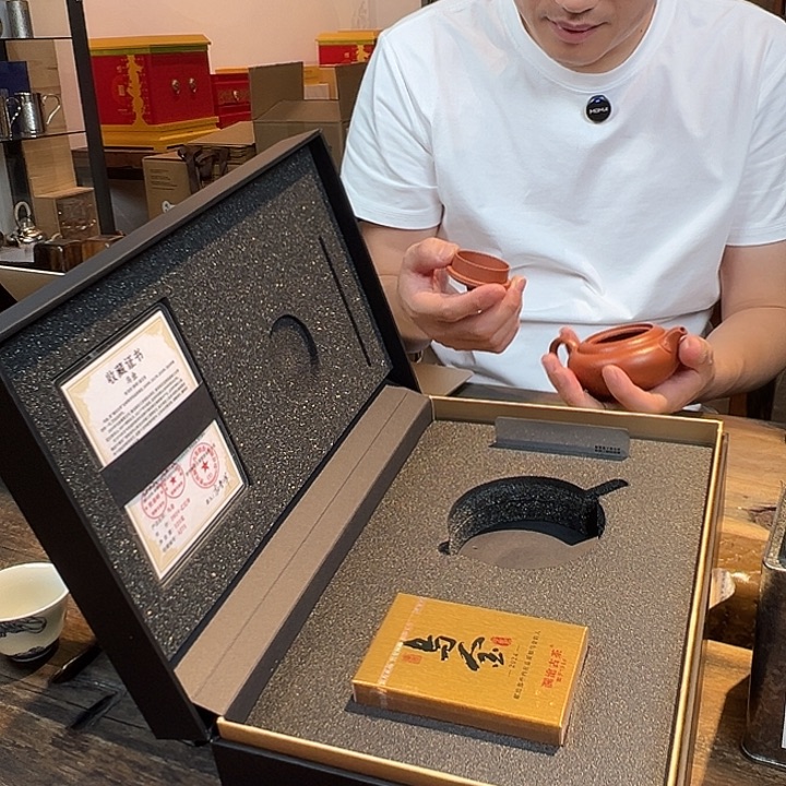 百***会乌金加紫砂壶一套。。。。。。