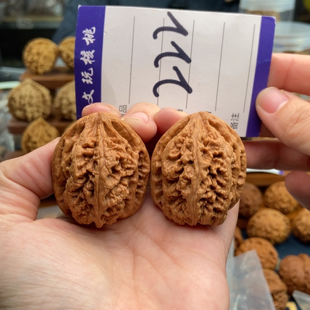 文玩核桃吊坠36粗筋