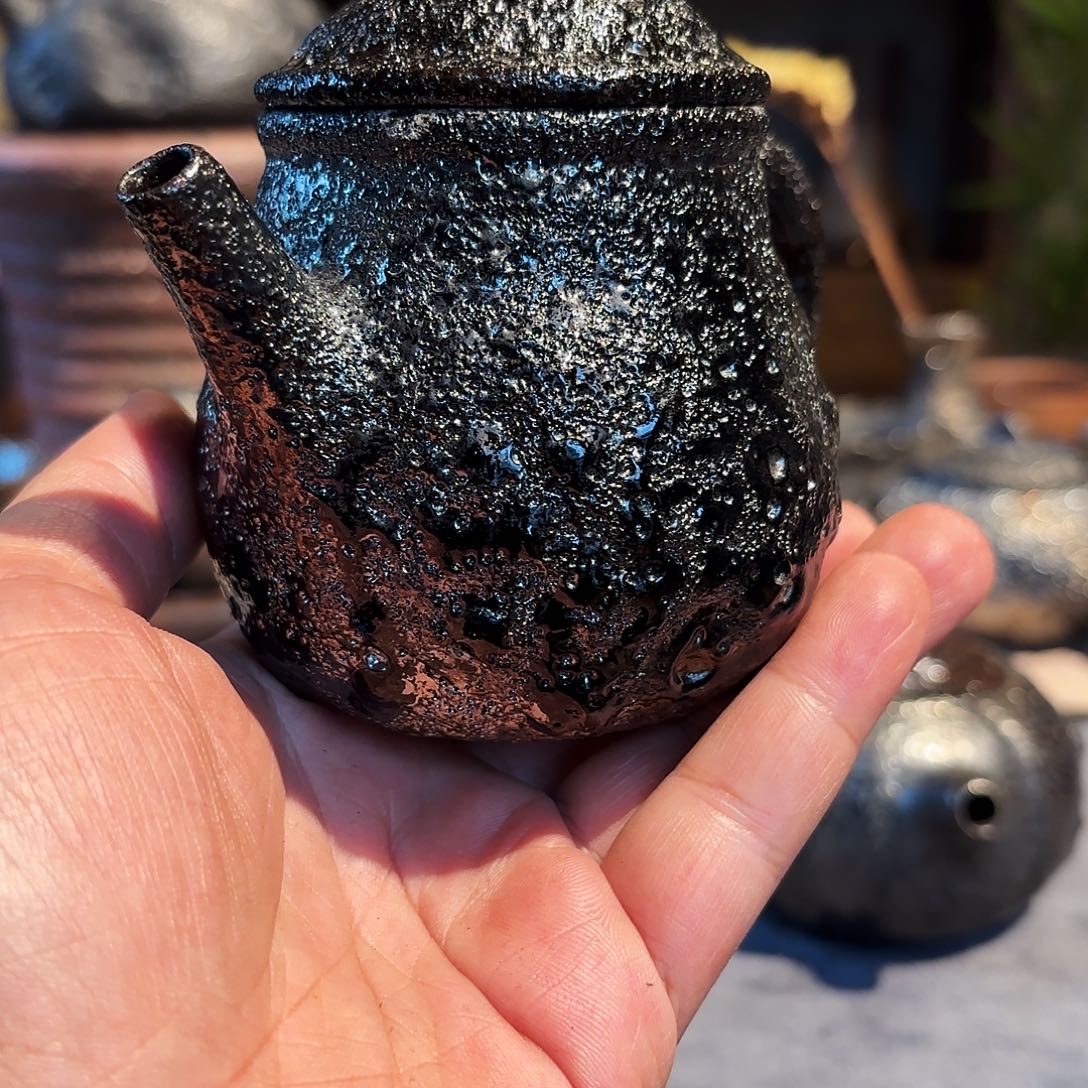 见***山荥黑黑砂馒头窑精美泡茶壶