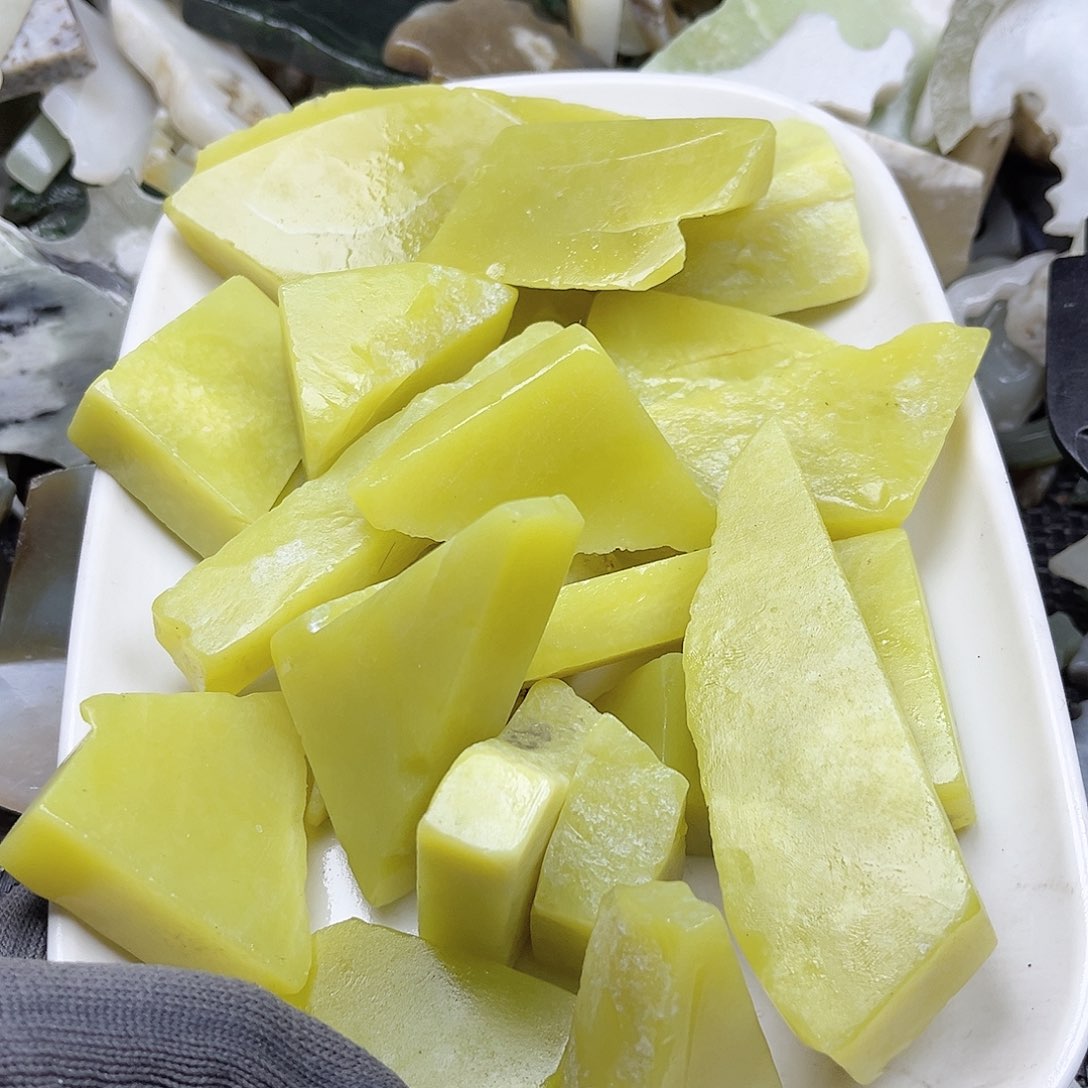 未镶嵌蛇纹石玉颈饰