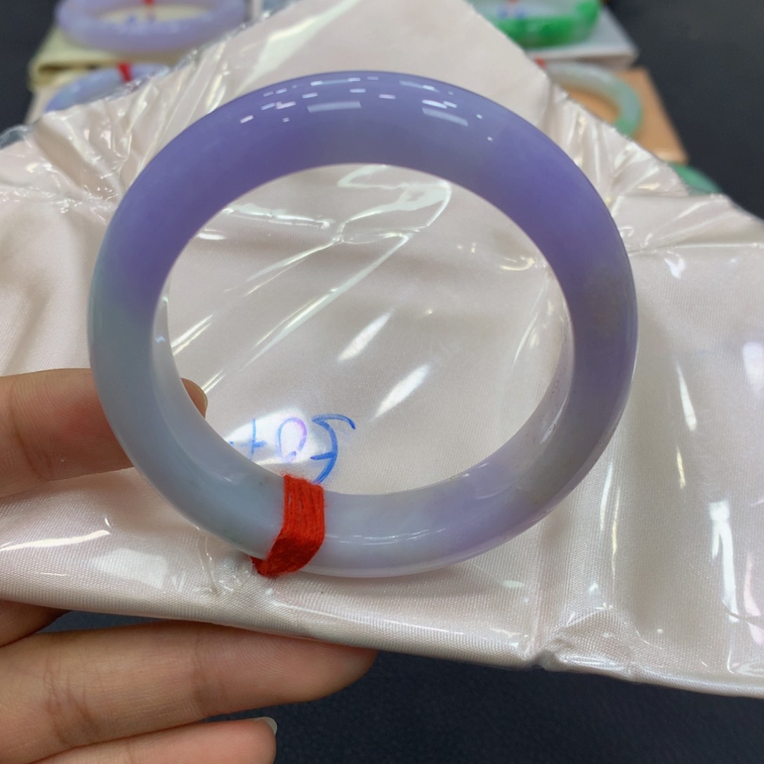 翡翠手镯未镶嵌翡翠