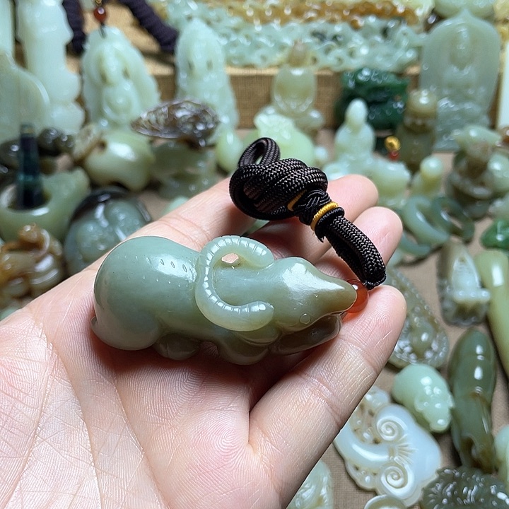 和田玉颈饰未镶嵌