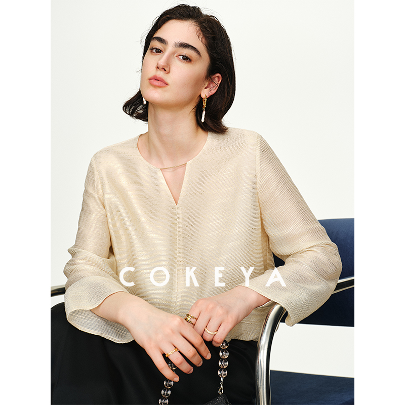 COKEYA/丝羽鎏金~真丝流光感轻盈透气V领链条设计长袖衬衫春夏女